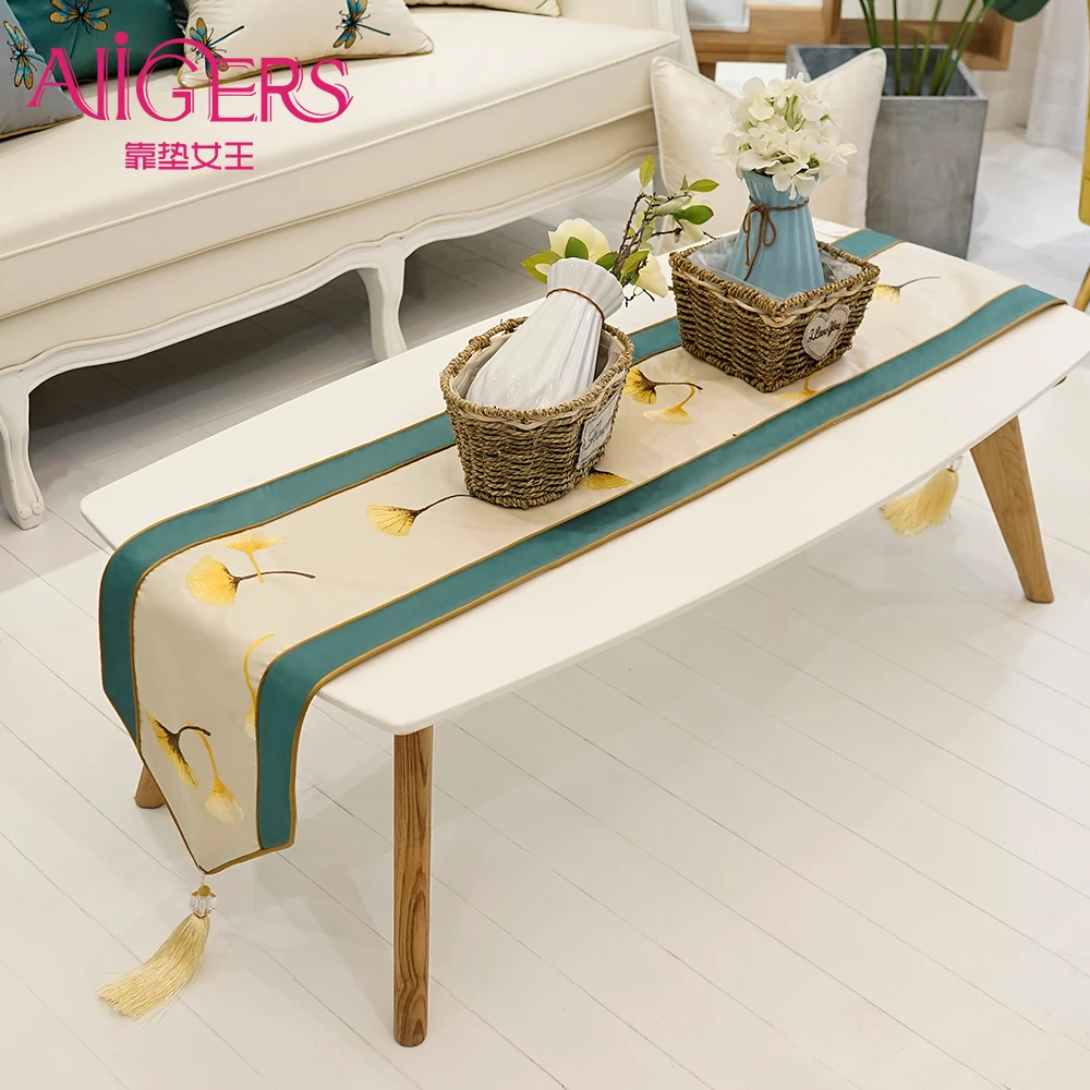 Avigers Luxury European Ginkgo Leaf Table Runners with Tassels Home Decor Hotel Wedding Floral Embroidered Table Runners
Avigers Luxury European Ginkgo Leaf Table Runners with Tassels Home Decor Hotel Wedding Floral Embroidered Table Runners