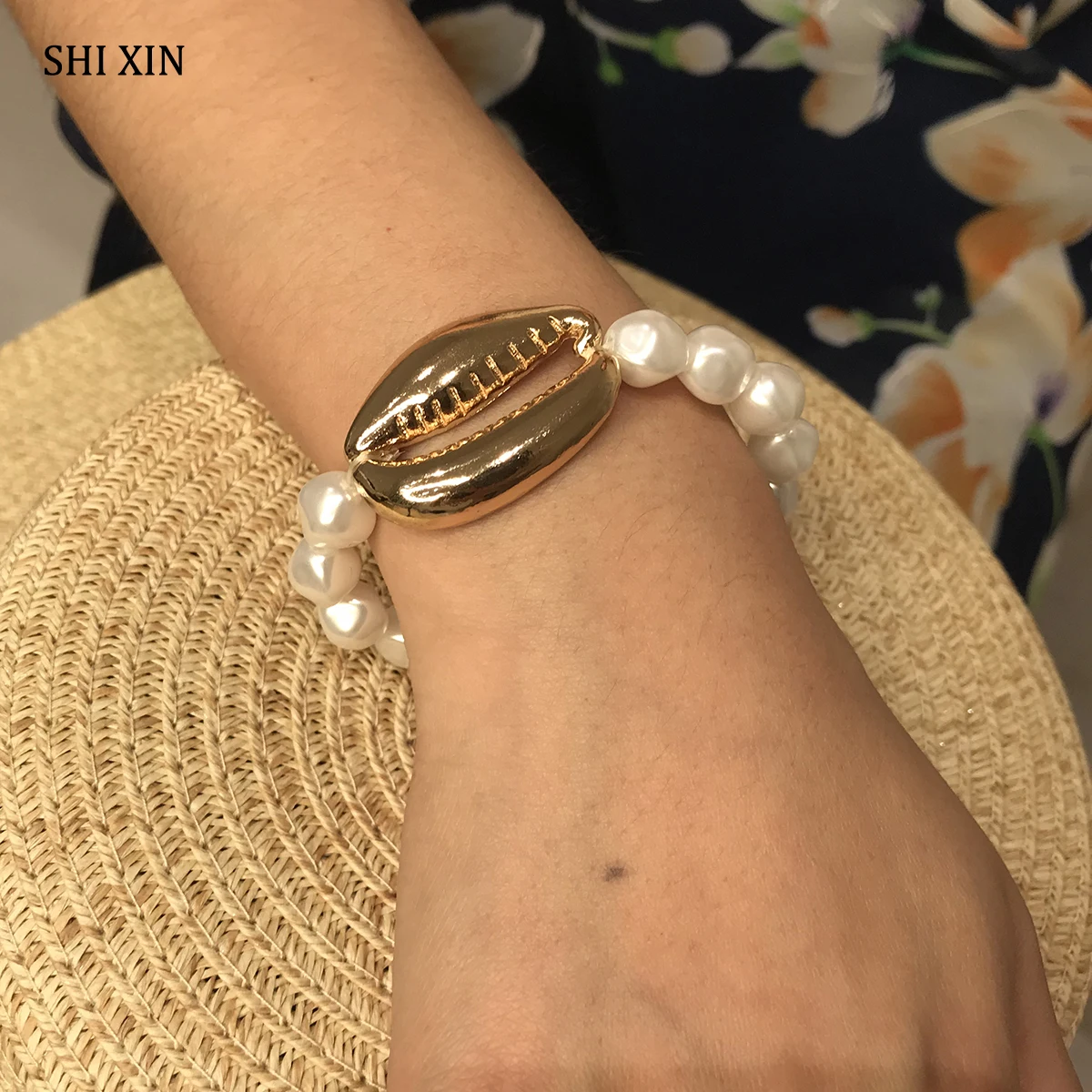SHIXIN Charms Bracelets for Women Fashion 2019 Big Sea Shell Bracelet Female Pearl Bracelets Bangles Seashell Hand Chain Jewelry
SHIXIN Charms Bracelets for Women Fashion 2019 Big Sea Shell Bracelet Female Pearl Bracelets Bangles Seashell Hand Chain Jewelry