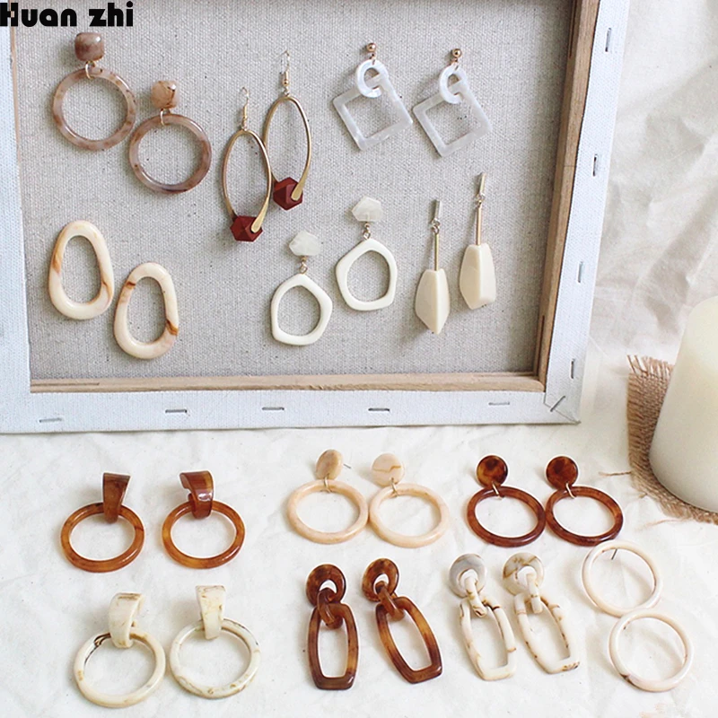 HUANZH Simple Resin Tortoiseshell Leopard Acrylic Big Round Circle Link Chain Long Drop Acetate Earrings for Women Girl Brincos
HUANZH Simple Resin Tortoiseshell Leopard Acrylic Big Round Circle Link Chain Long Drop Acetate Earrings for Women Girl Brincos