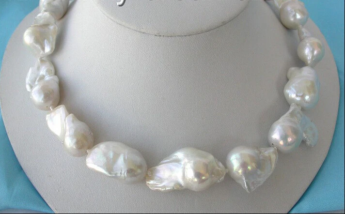 A charming huge 33mm white SOUTH Reborn Keshi Pearls necklace
A charming huge 33mm white SOUTH Reborn Keshi Pearls necklace