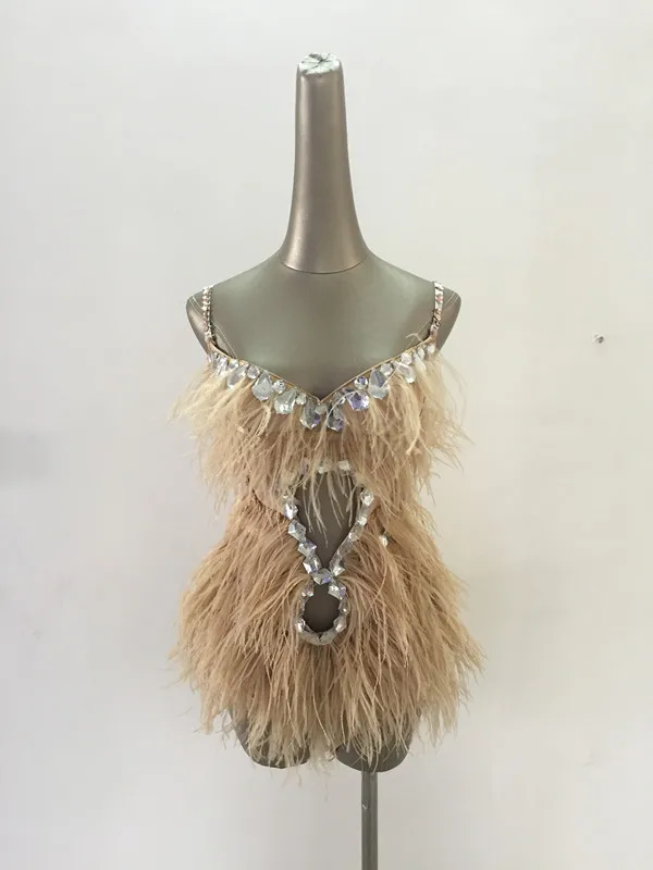 New Ostrich Feather Dance Costume Singer Clothing DJ Rhinestone Bodysuit Sexy Stage Costumes for Singers DS Performance Outfits
New Ostrich Feather Dance Costume Singer Clothing DJ Rhinestone Bodysuit Sexy Stage Costumes for Singers DS Performance Outfits