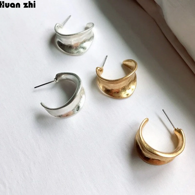 HUANZHI 2019 Korea Antique Matte Metal Gold Silver Copper Plated C Shape Wide Semicircle Curved Stud Earrings for Women Jewelry
HUANZHI 2019 Korea Antique Matte Metal Gold Silver Copper Plated C Shape Wide Semicircle Curved Stud Earrings for Women Jewelry