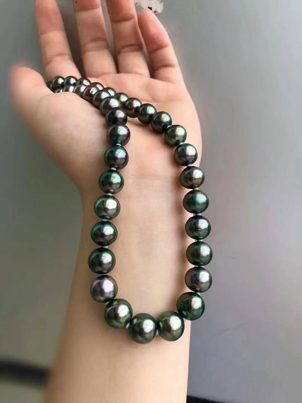 HUGE AAA 10-11MM ROUND SOUTH SEA GENUINE BLACK GREEN PEARL NECKLACE 18" 925silver GOLD
HUGE AAA 10-11MM ROUND SOUTH SEA GENUINE BLACK GREEN PEARL NECKLACE 18" 925silver GOLD