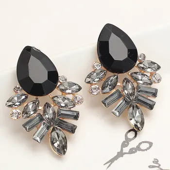 LUBOV Handmade Rhinestone Sweet Stud Crystal 4 Colors Earrings For Woman And Girls Fashion Birthday Gifts Jewelry New 2019
LUBOV Handmade Rhinestone Sweet Stud Crystal 4 Colors Earrings For Woman And Girls Fashion Birthday Gifts Jewelry New 2019
