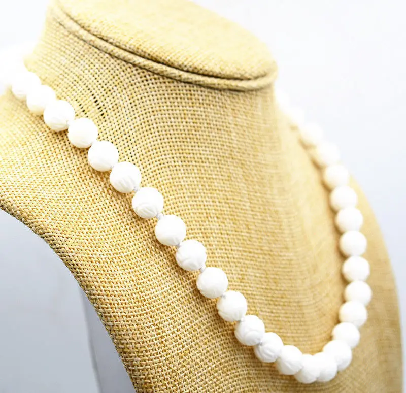 Фото Белые бусины из коралловых бусин 10 мм класса ААА ожерелье с узелками магнитная