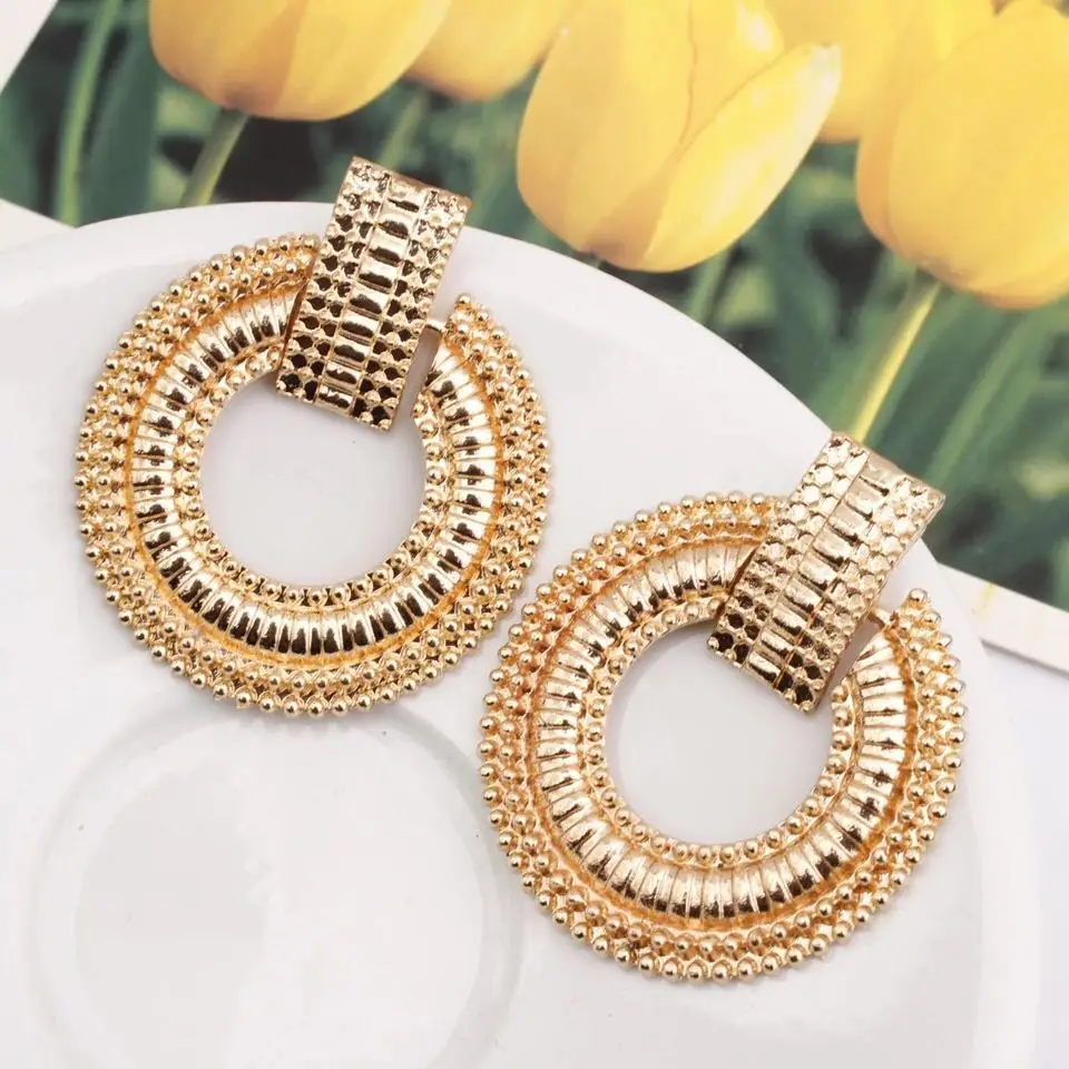 Metallic geometric earrings European and American pendant exaggerated earrings designed for women jewelry gifts
Metallic geometric earrings European and American pendant exaggerated earrings designed for women jewelry gifts