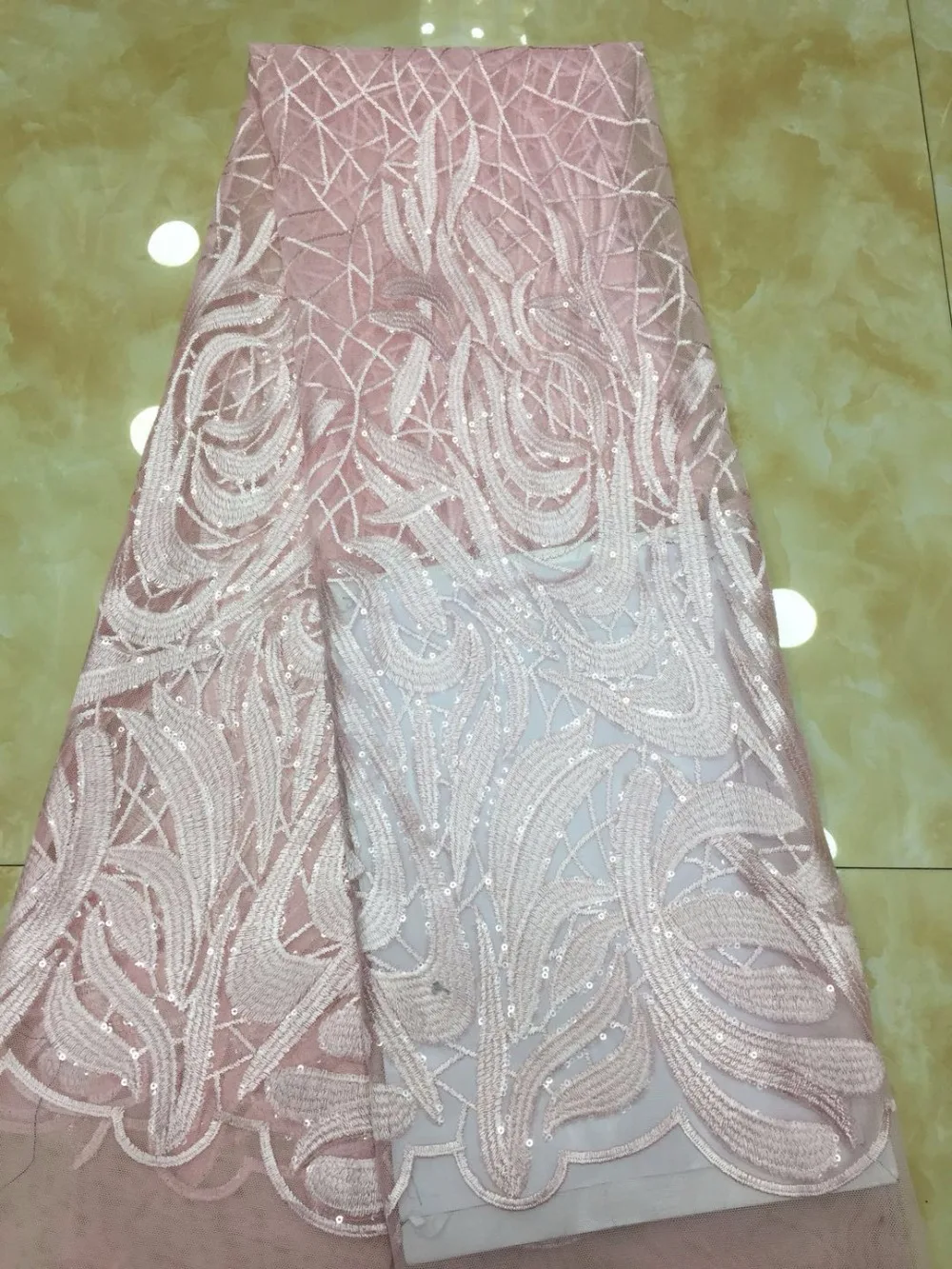 2018 New style French net lace fabric sequins flower African tulle mesh lace fabric high quality african lace fabric
2018 New style French net lace fabric sequins flower African tulle mesh lace fabric high quality african lace fabric