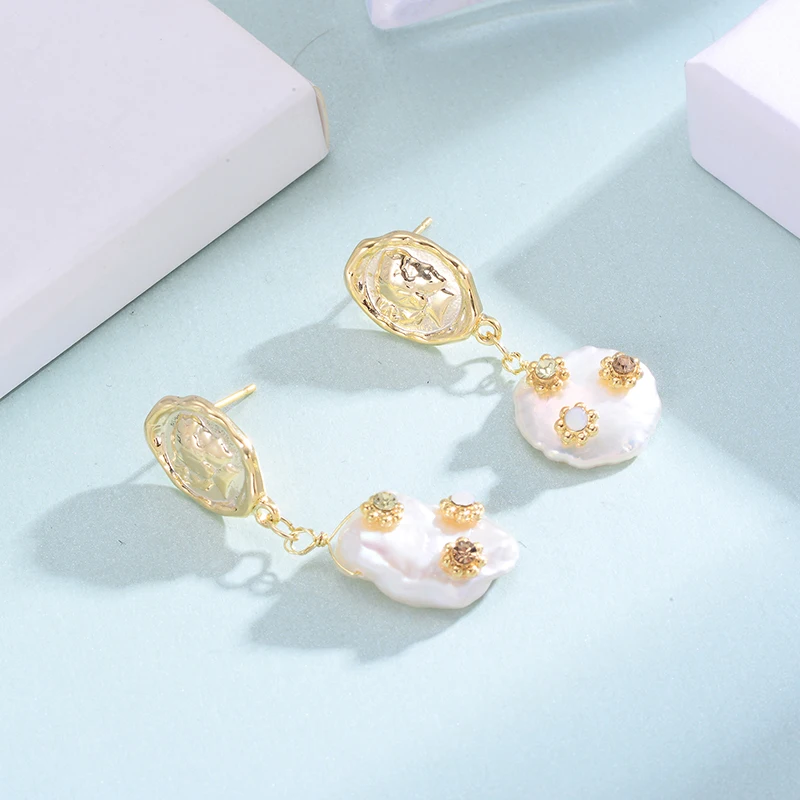 Vintage Design Geometric Women Dangle Earrings Zircon Decorative Baroque Pearl Earrings Bohemian Statement Ear Jewelry Wholesale
Vintage Design Geometric Women Dangle Earrings Zircon Decorative Baroque Pearl Earrings Bohemian Statement Ear Jewelry Wholesale