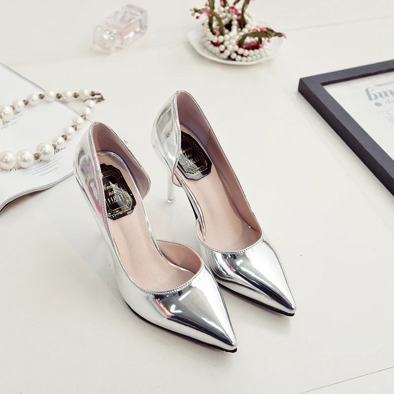 New Europe and America 10cm pointed high heels fine with shallow mouth comfortable sexy black patent leather work shoes.
New Europe and America 10cm pointed high heels fine with shallow mouth comfortable sexy black patent leather work shoes.