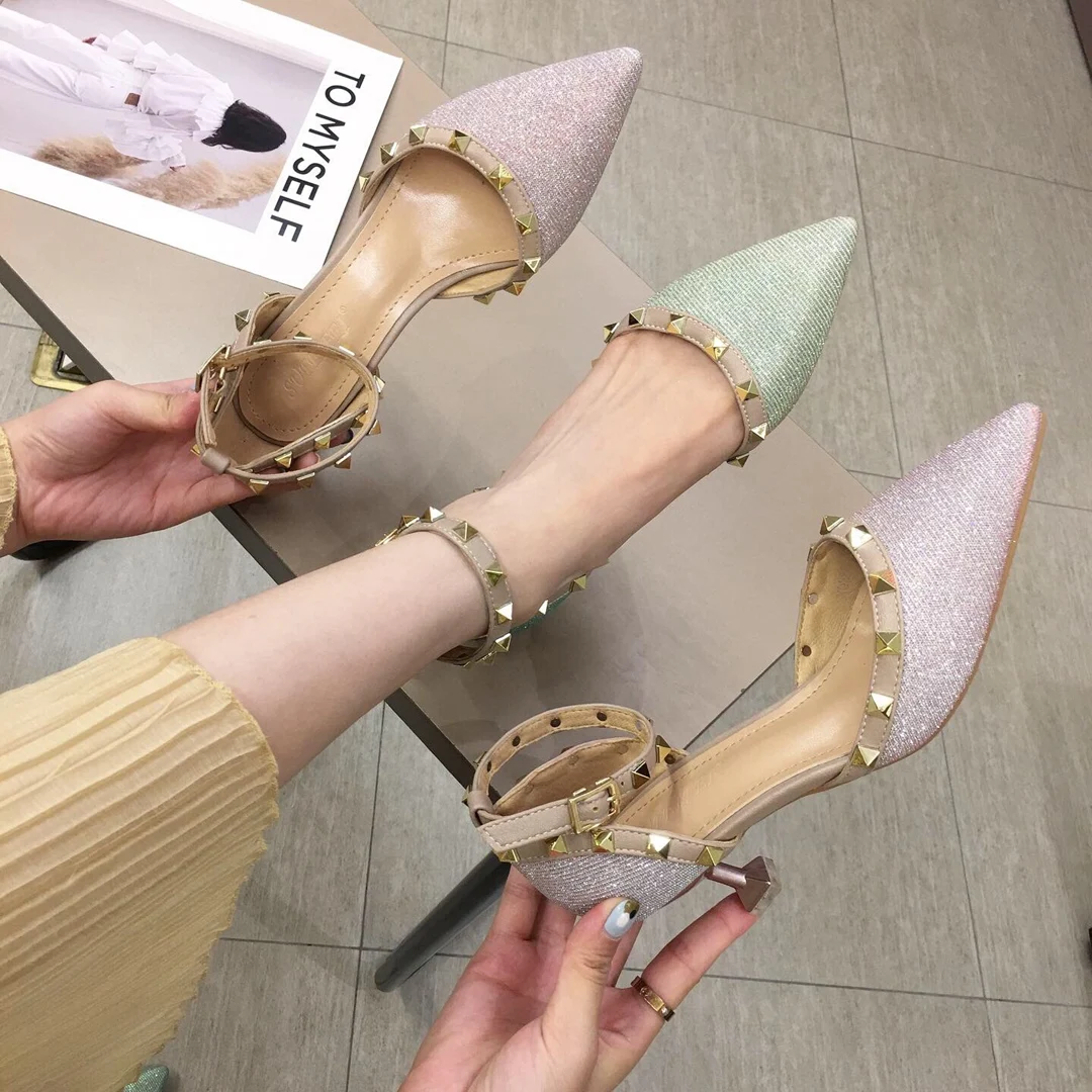 2019 Autumn Shoes Woman Thin Mid High Heels Shoes Women Elegant Sequined Cloth Bling Rivets Pointed Toe Wedding Dress Pumps 5CM
2019 Autumn Shoes Woman Thin Mid High Heels Shoes Women Elegant Sequined Cloth Bling Rivets Pointed Toe Wedding Dress Pumps 5CM