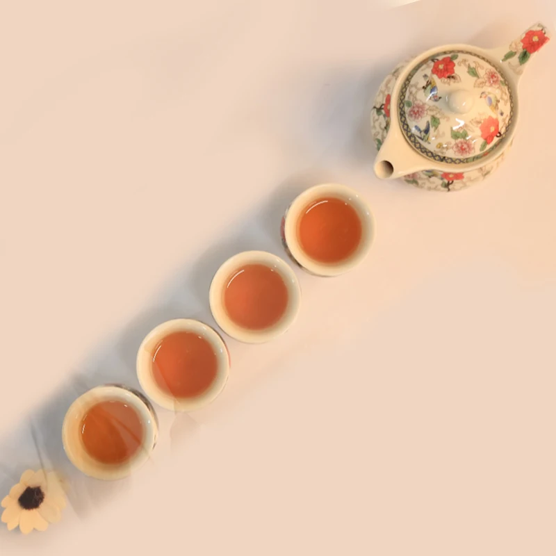 Beautiful Flower and bird pattern ceramic layers insulation Cup Kung Fu tea set with filter tea cups teapot * 1+ teacup * 4
Beautiful Flower and bird pattern ceramic layers insulation Cup Kung Fu tea set with filter tea cups teapot * 1+ teacup * 4