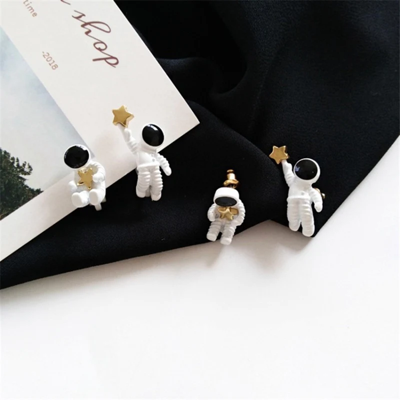 Asymmetric pentagram contracted earrings fashion ladies earrings small stud earrings fashion woman earrings
Asymmetric pentagram contracted earrings fashion ladies earrings small stud earrings fashion woman earrings