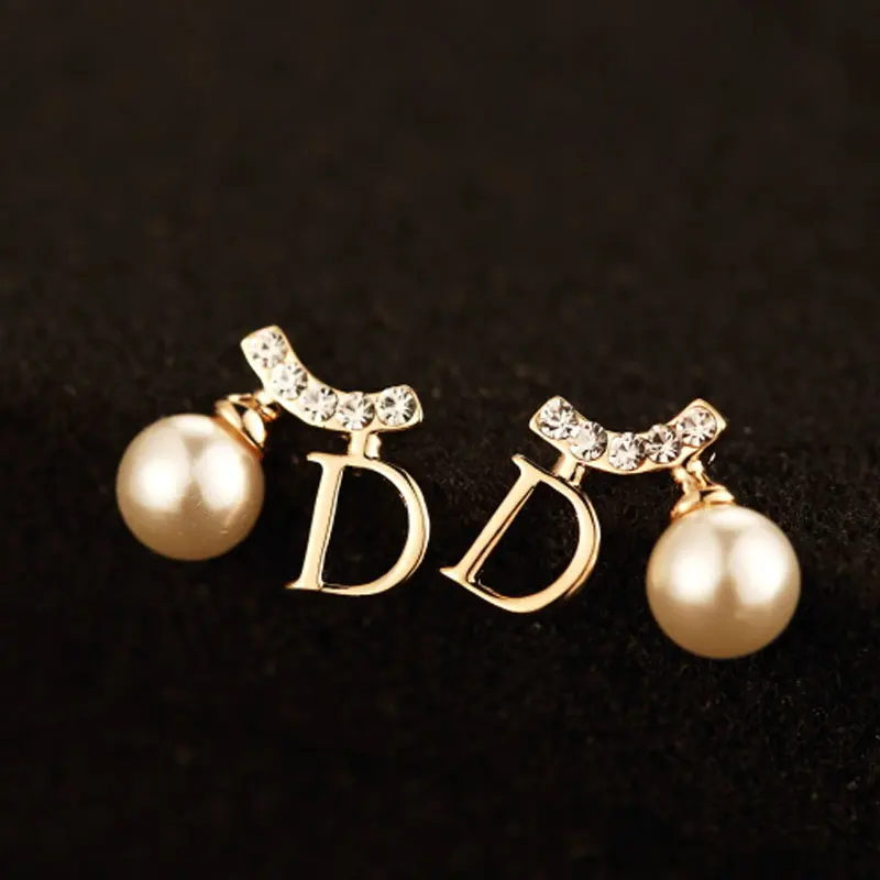 Brand Big Pearl Letter D Geometric Earrings For Women Luxury Rhinestone Alloy Earrings Fashion Jewelry S925 Silver Earrings
Brand Big Pearl Letter D Geometric Earrings For Women Luxury Rhinestone Alloy Earrings Fashion Jewelry S925 Silver Earrings