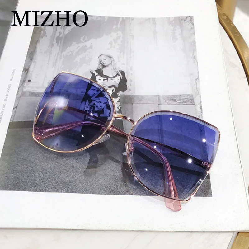MIZHO Blue New Luxury Brand Design Sunglasses Women Oversized Cutting Gradient Red Lens Square Vintage Sun Glasses trendy
MIZHO Blue New Luxury Brand Design Sunglasses Women Oversized Cutting Gradient Red Lens Square Vintage Sun Glasses trendy