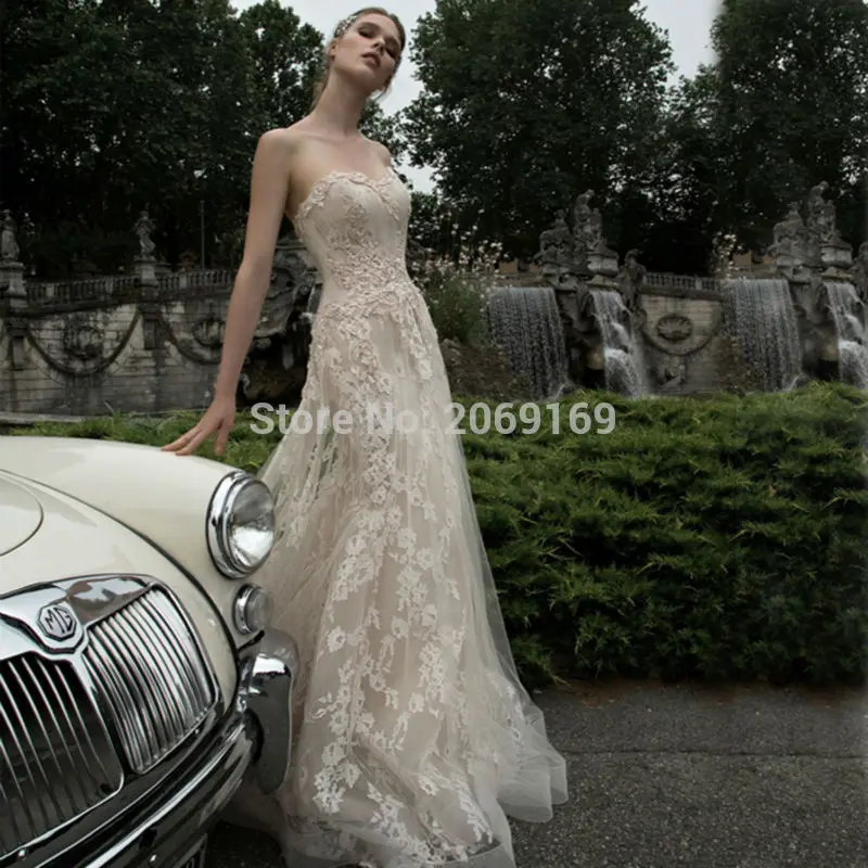Vintage Champagne Lace Wedding Dress 2017 Shinning Sequins Sweetheart Backless Wedding Bridal Gowns Appliques Robe De Mariage
Vintage Champagne Lace Wedding Dress 2017 Shinning Sequins Sweetheart Backless Wedding Bridal Gowns Appliques Robe De Mariage