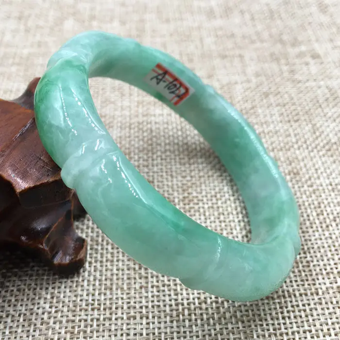 57mm Vintage Chinese Hand-carved Emerald Green Jadeite Jade Bracelet Bangle 1022
57mm Vintage Chinese Hand-carved Emerald Green Jadeite Jade Bracelet Bangle 1022