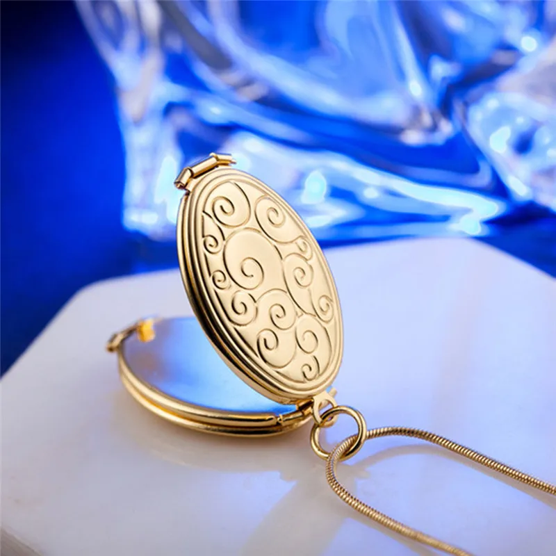 Can open put in photo gold box pattern pendants jewelry originality Phase box pendant chain necklace
Can open put in photo gold box pattern pendants jewelry originality Phase box pendant chain necklace