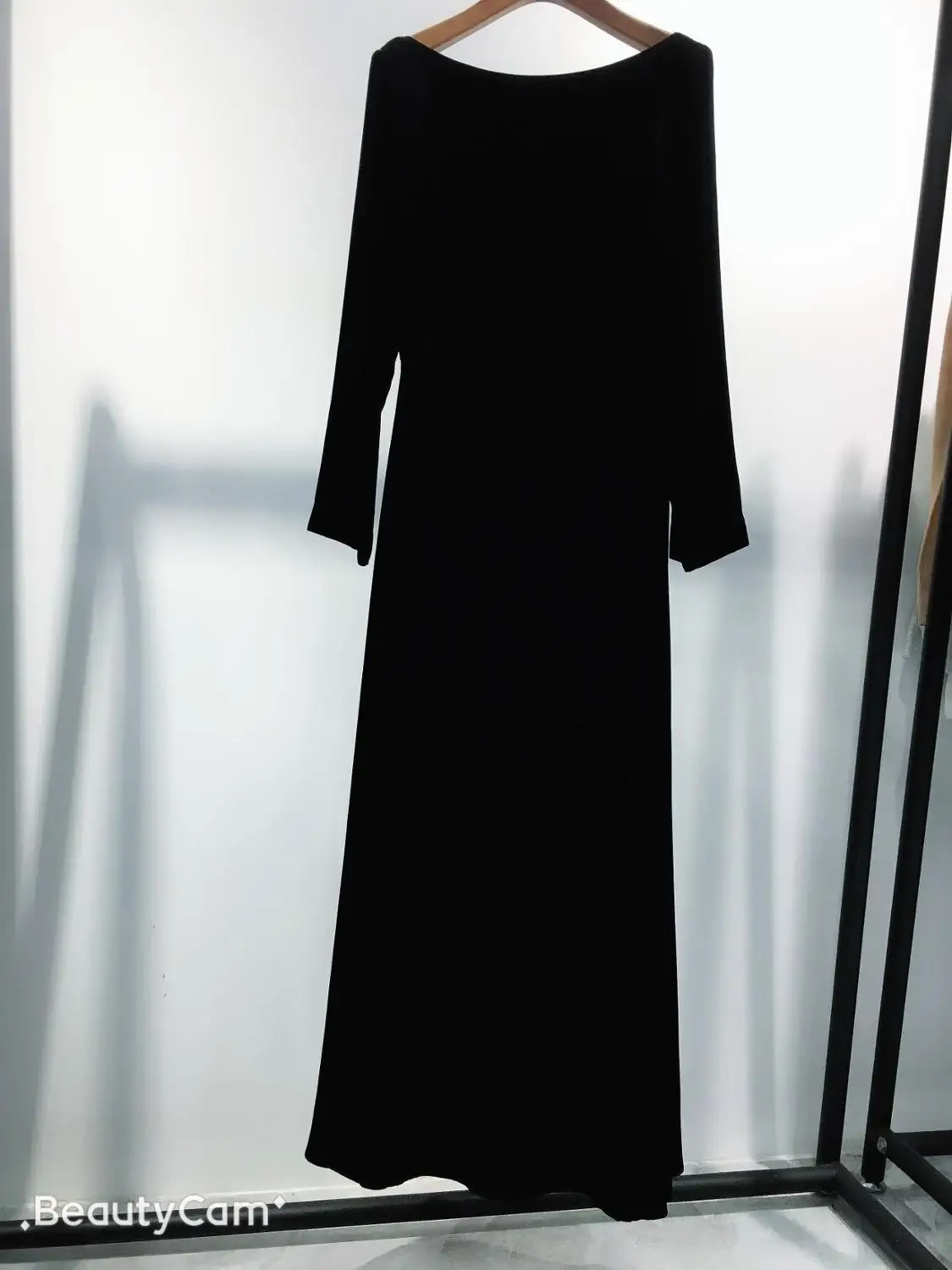 2019 new ladies fashion long-sleeved round neck back hollow silk velvet solid color dress 0711
2019 new ladies fashion long-sleeved round neck back hollow silk velvet solid color dress 0711