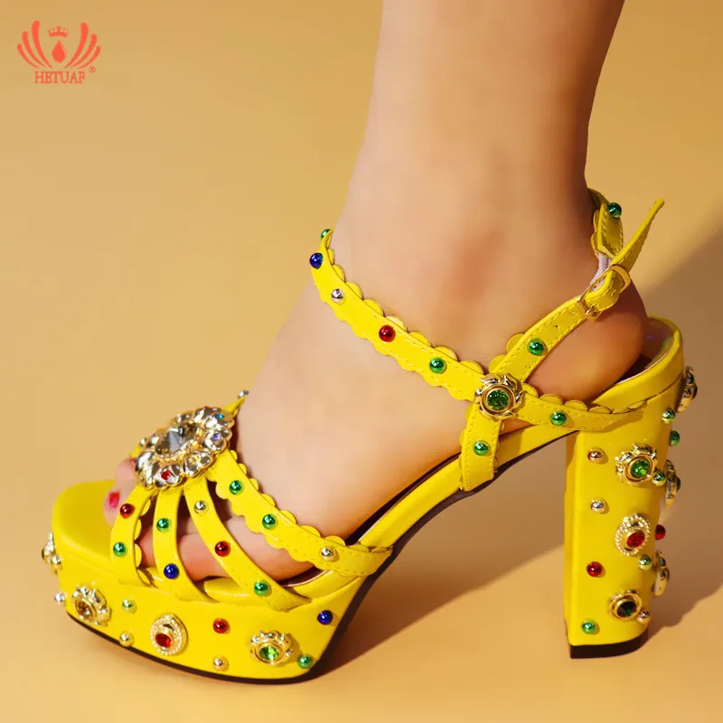 New Summer Italian Women Shoes with Crystal High Heels Sandal African Wedding Shoe Elegant Women Shoes Decorated with Rhinestone
New Summer Italian Women Shoes with Crystal High Heels Sandal African Wedding Shoe Elegant Women Shoes Decorated with Rhinestone