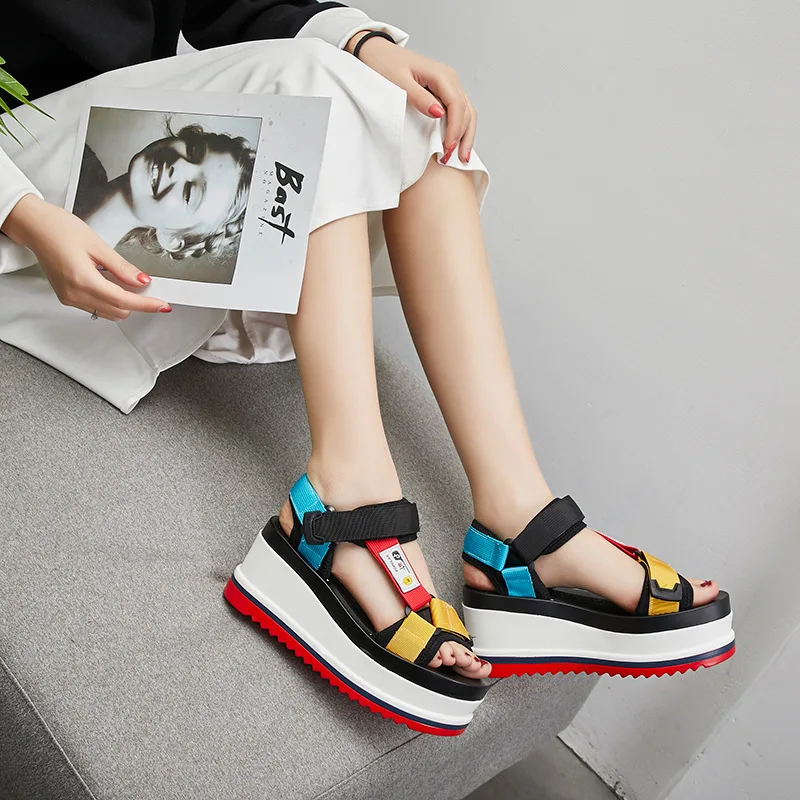 2019 summer sandals new fashion color matching muffin sandals Korean version of the buckle high heel sandals.
2019 summer sandals new fashion color matching muffin sandals Korean version of the buckle high heel sandals.