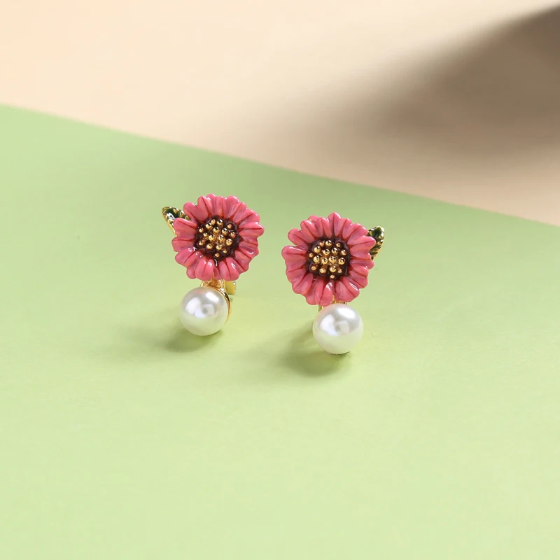 Korean Style Romantic 3 Color Flower Ear Clip Earrings For Women Daisy Simulated Pearl Earring Jewelry Accessories In Box
Korean Style Romantic 3 Color Flower Ear Clip Earrings For Women Daisy Simulated Pearl Earring Jewelry Accessories In Box