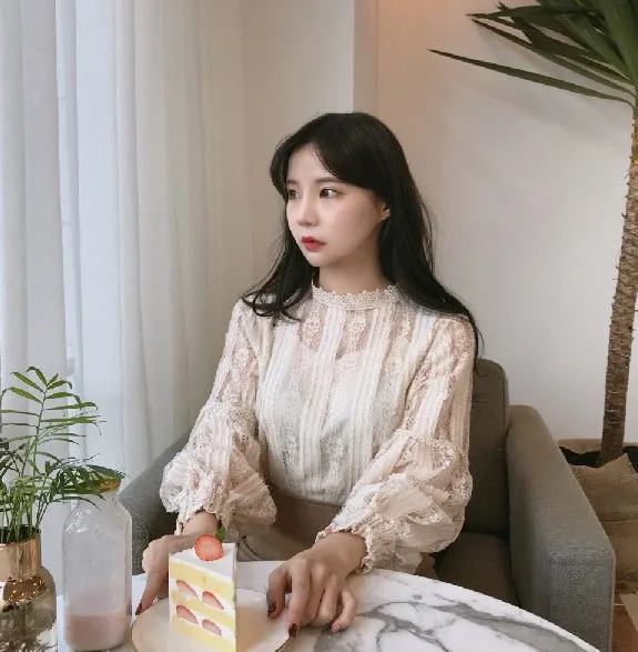 Cute Lace Blouse Vintage Style Princess Puff Sleeve Shirt Women Top Transparent Chemise Femme Chemisier Blusa Renda Mujer Camisa
Cute Lace Blouse Vintage Style Princess Puff Sleeve Shirt Women Top Transparent Chemise Femme Chemisier Blusa Renda Mujer Camisa