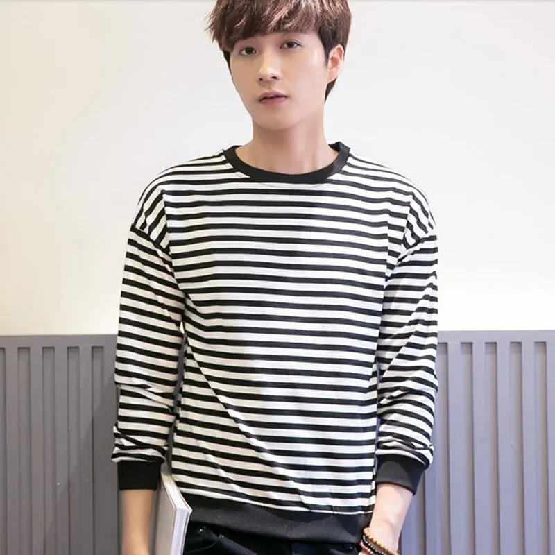 Male long-sleeve T-shirt teenage thin autumn clothes the trend of black and white stripe basic shirt
Male long-sleeve T-shirt teenage thin autumn clothes the trend of black and white stripe basic shirt