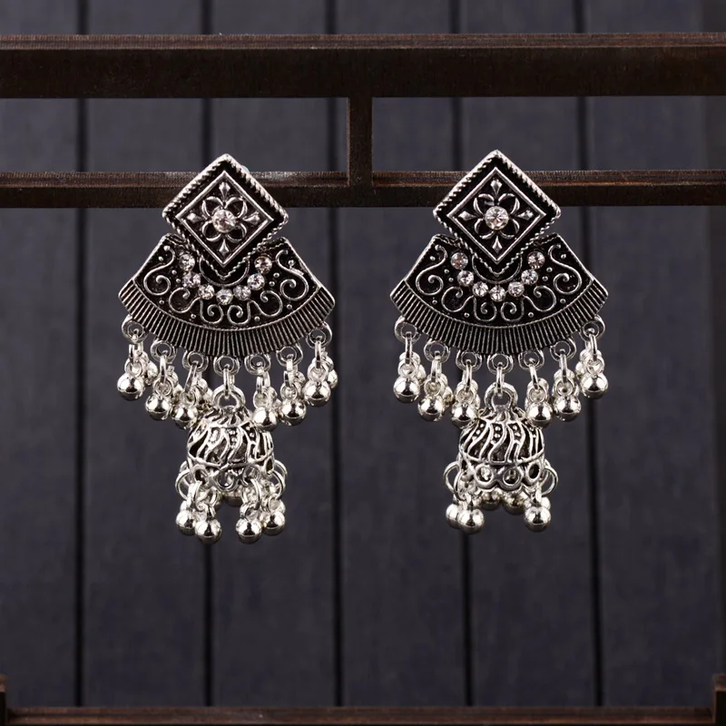 OIQUEI Sliver Flower Carved Long Small Bell Drop Earrings Ladies Indian Jewelry Bohemian Vintage Ethnic Dangle Earring For Women
OIQUEI Sliver Flower Carved Long Small Bell Drop Earrings Ladies Indian Jewelry Bohemian Vintage Ethnic Dangle Earring For Women