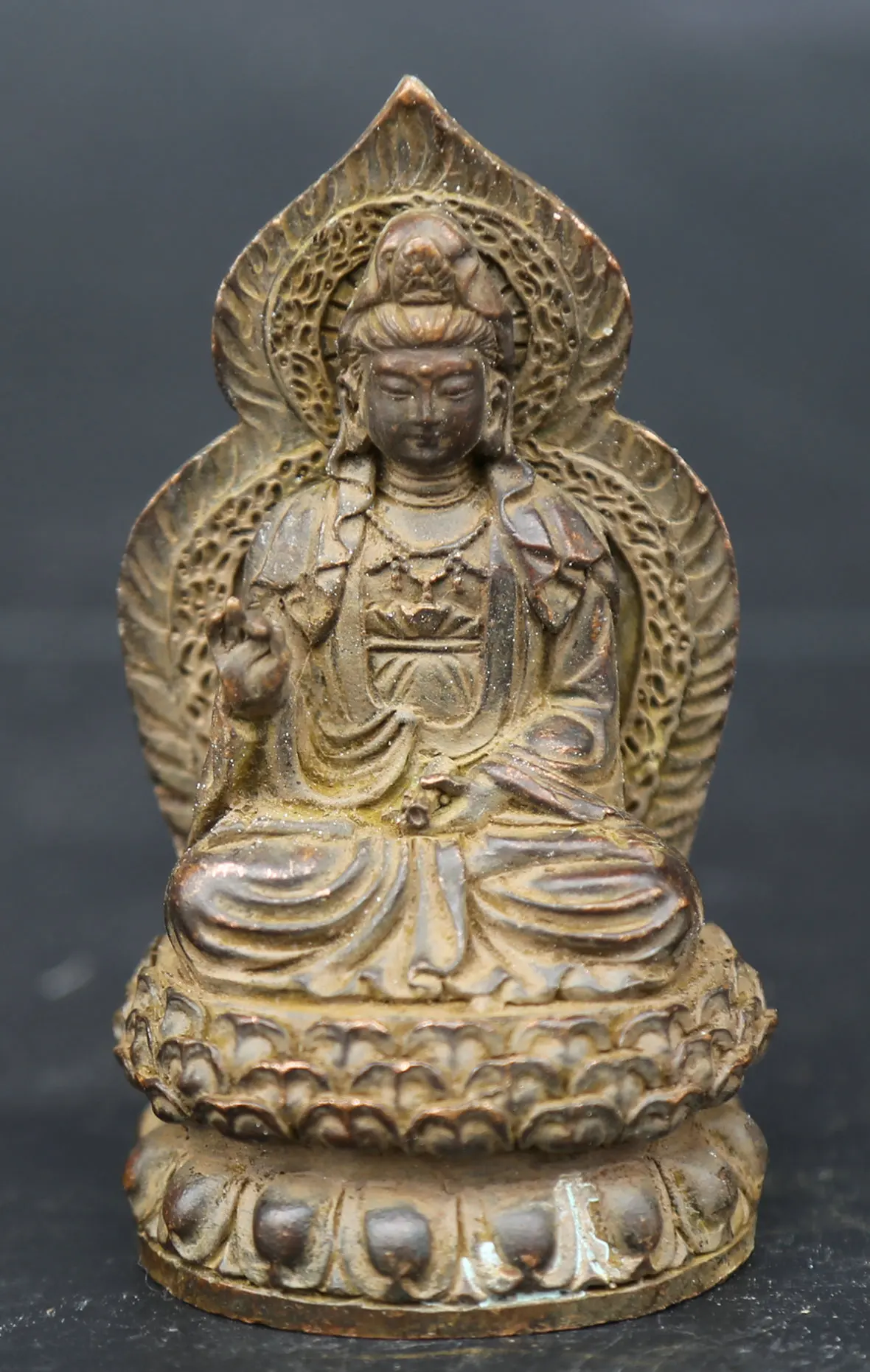 85MM/3.3" Collection Chinese Bronze Exquisite Buddhism Brocken Bow Avalokitesvara Gaunyin Kwan-yin Statue Statuary 175g
85MM/3.3" Collection Chinese Bronze Exquisite Buddhism Brocken Bow Avalokitesvara Gaunyin Kwan-yin Statue Statuary 175g