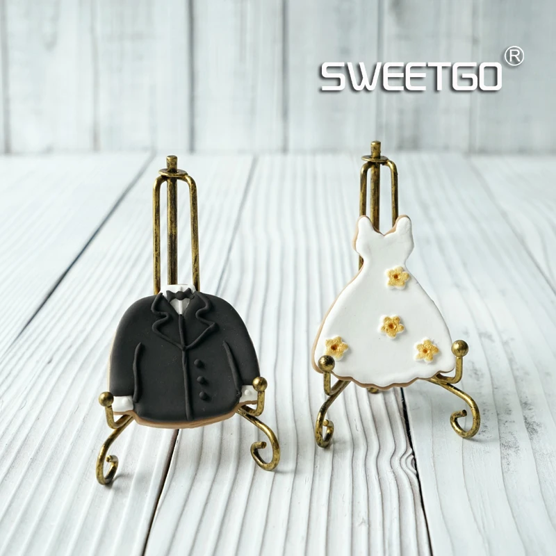 Vintage bronze Cookie stand cake accessory dessert display holder wedding party table decoration supplier cake tools
Vintage bronze Cookie stand cake accessory dessert display holder wedding party table decoration supplier cake tools