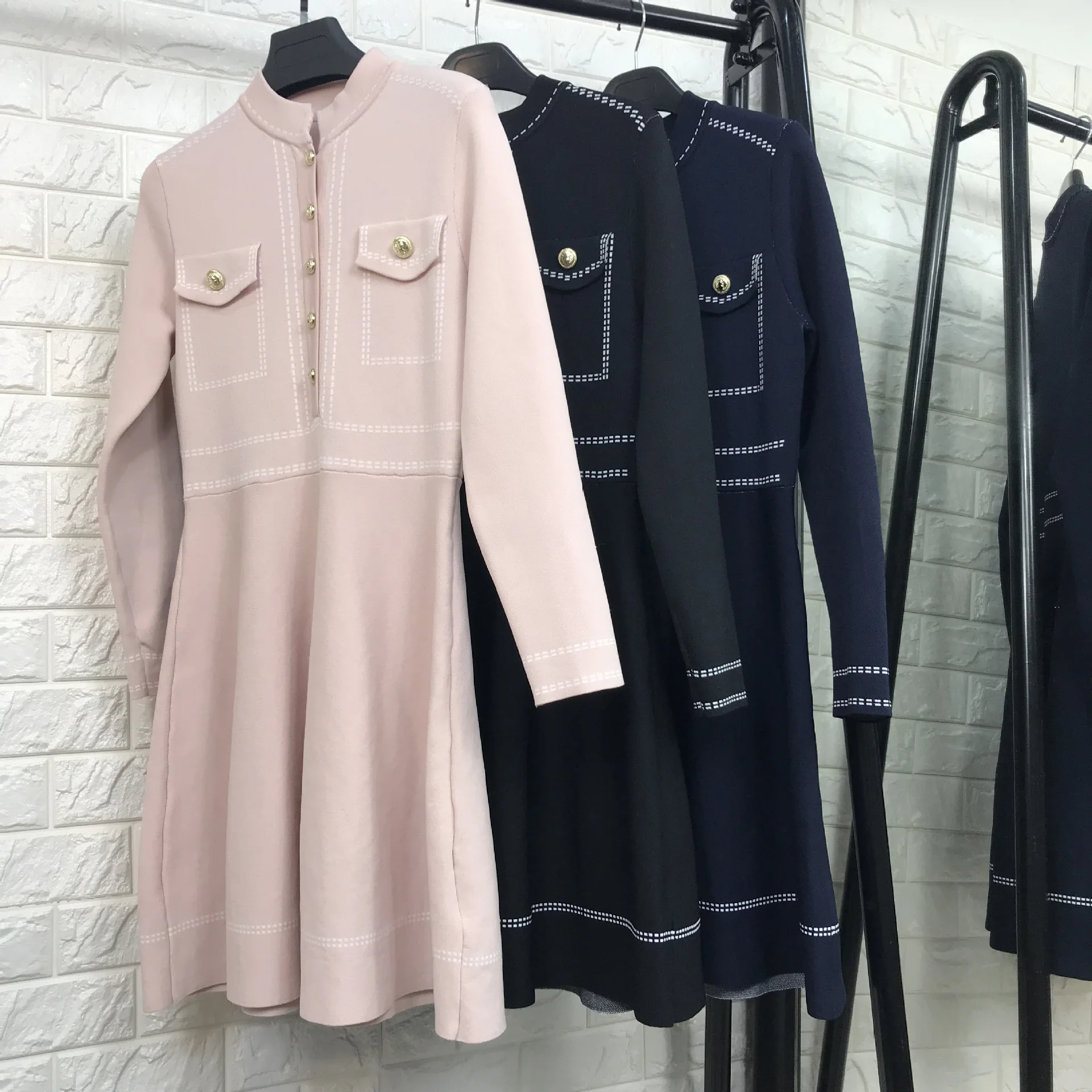 New 2018 spring autumn women fashion knit sweater dress gold color button up long sleeve a-line elegant dresses pink blue black
New 2018 spring autumn women fashion knit sweater dress gold color button up long sleeve a-line elegant dresses pink blue black