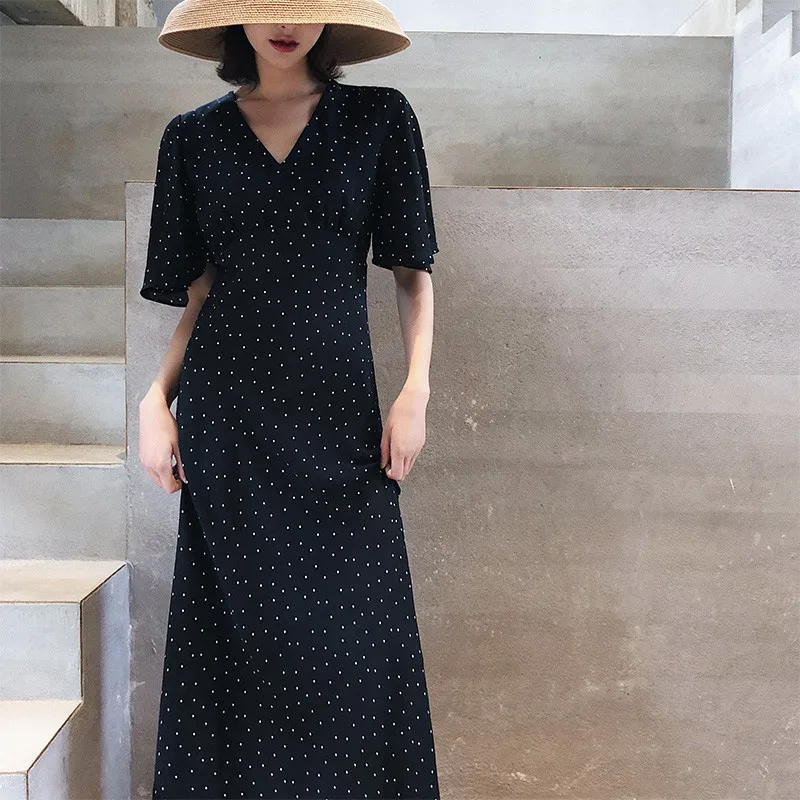 Summer Dress 2019 New A Line Retro High Waist Dress Black and White Polka Dot Long Dress V-neck Short Sleeve Sexy Beach Vestidos
Summer Dress 2019 New A Line Retro High Waist Dress Black and White Polka Dot Long Dress V-neck Short Sleeve Sexy Beach Vestidos