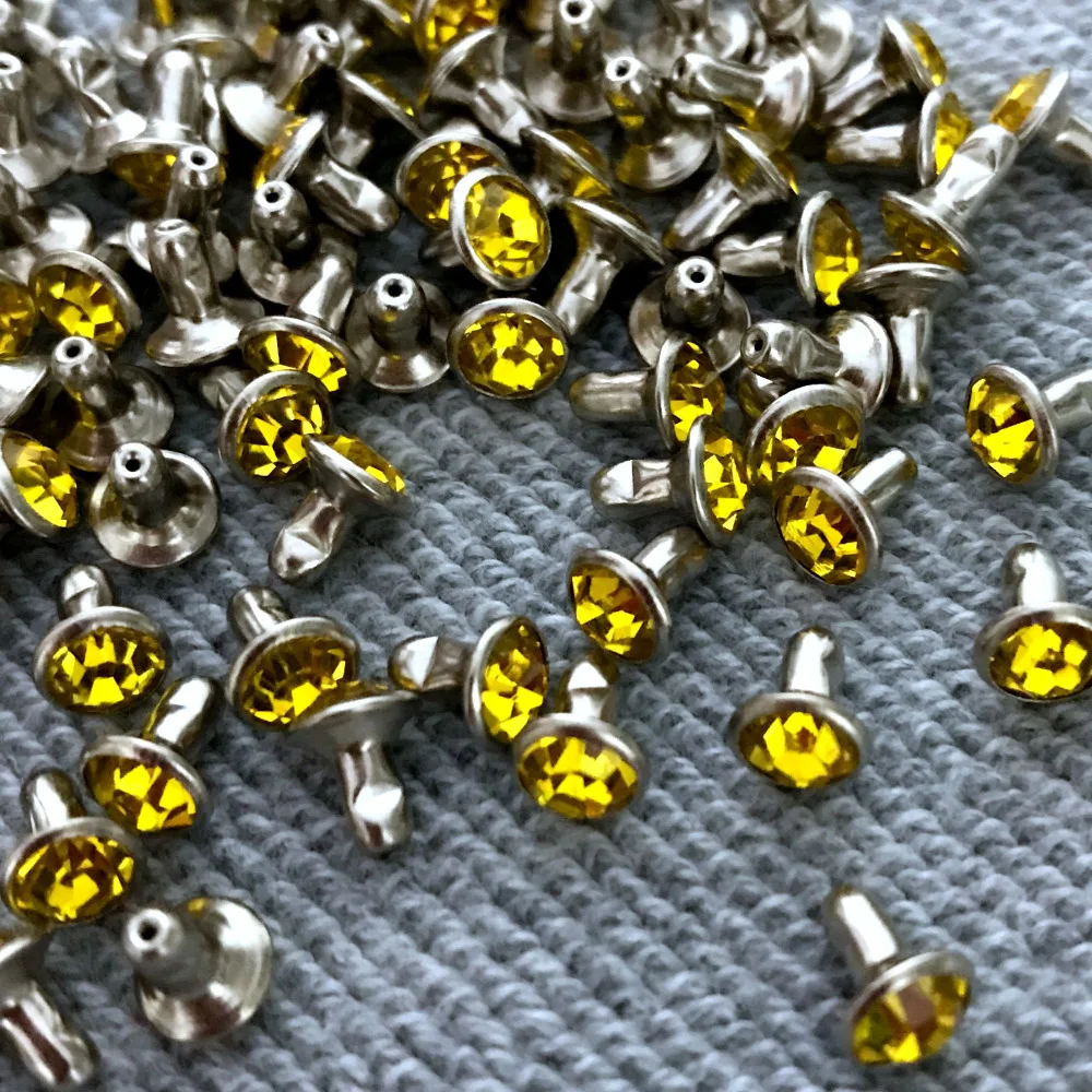 New Coming 100Sets 6mm Lemon Yellow CZ+++ Crystals Rhinestone Rivets Rapid Silver Nailhead Citrine Spots Studs DIY Shipping Free
New Coming 100Sets 6mm Lemon Yellow CZ+++ Crystals Rhinestone Rivets Rapid Silver Nailhead Citrine Spots Studs DIY Shipping Free