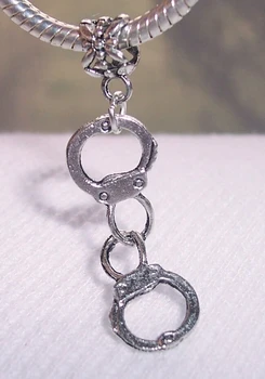 HOT !!! Policemen gift Fashion Jewelry Tibetan silver Charm Handcuffs Pendant Bracelets & Necklaces Jewelry Accessories q111
HOT !!! Policemen gift Fashion Jewelry Tibetan silver Charm Handcuffs Pendant Bracelets & Necklaces Jewelry Accessories q111
