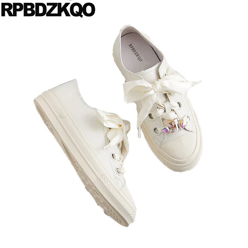 Leisure White Diamond High Quality Crystal Genuine Leather Lace Up Designer Shoes Women Luxury 2019 Sneakers Rhinestone Flats
Leisure White Diamond High Quality Crystal Genuine Leather Lace Up Designer Shoes Women Luxury 2019 Sneakers Rhinestone Flats