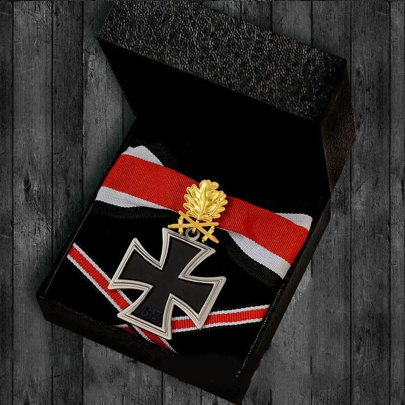 Germany knights Corss Medal Badge with gold Oak Leaves and Ribbon with box and Engraved certification
Germany knights Corss Medal Badge with gold Oak Leaves and Ribbon with box and Engraved certification