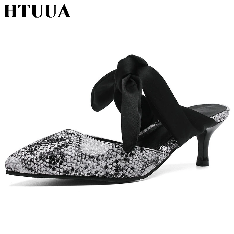 HTUUA Brand Designer Serpentine Leather Slippers Women Shoes Bow Lace-Up Heel Mules Shoes Summer Slides Closed Toe Sandal SX2629
HTUUA Brand Designer Serpentine Leather Slippers Women Shoes Bow Lace-Up Heel Mules Shoes Summer Slides Closed Toe Sandal SX2629