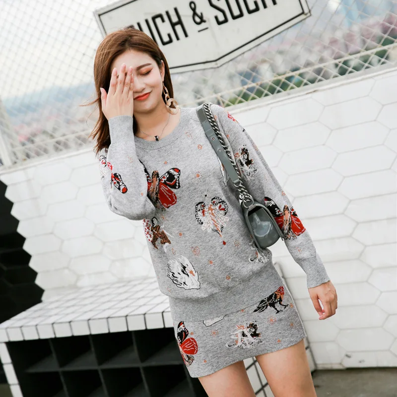 High Quality 2018 Autumn New Suit Long Sleeved Butterfly Embroidered Knitted Top + Embroidered Wool Half Skirt Two Piece Sets 
High Quality 2018 Autumn New Suit Long Sleeved Butterfly Embroidered Knitted Top + Embroidered Wool Half Skirt Two Piece Sets