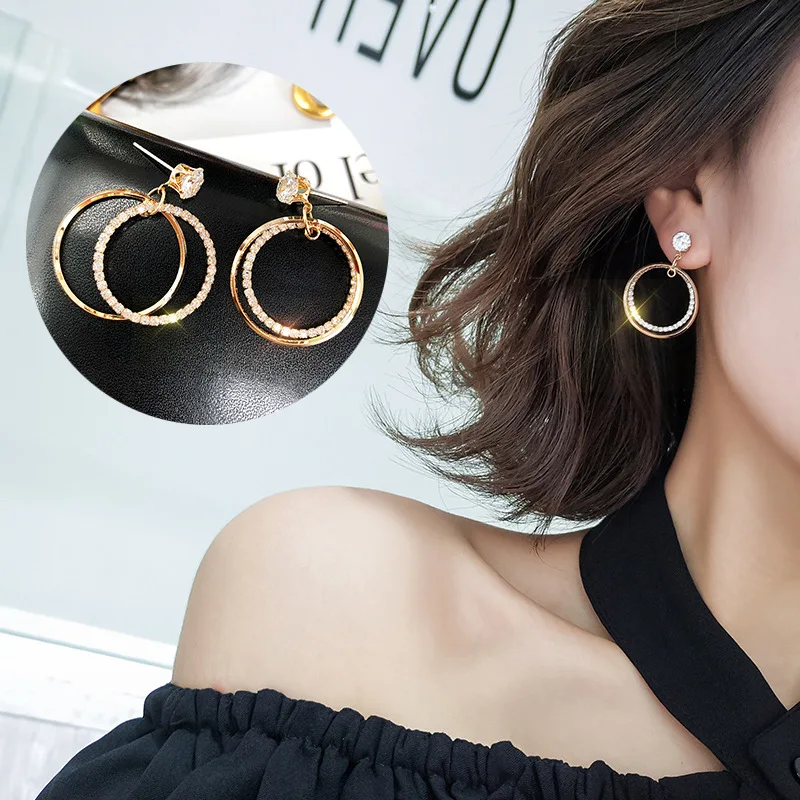 Hollow Big Round Inlaid Rhinestone Long Dangle Earrings Big Drop Earrings for Women Jewelry Fashion
Hollow Big Round Inlaid Rhinestone Long Dangle Earrings Big Drop Earrings for Women Jewelry Fashion