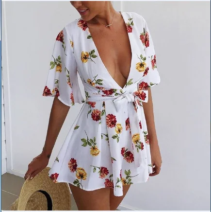 2019 Brand New Women Floral Playsuits Deep V-neck Short Sleeve Flare Slim Jumpsuit Sexy Bodysuit Chiffon Rompers Summer Outfits
2019 Brand New Women Floral Playsuits Deep V-neck Short Sleeve Flare Slim Jumpsuit Sexy Bodysuit Chiffon Rompers Summer Outfits