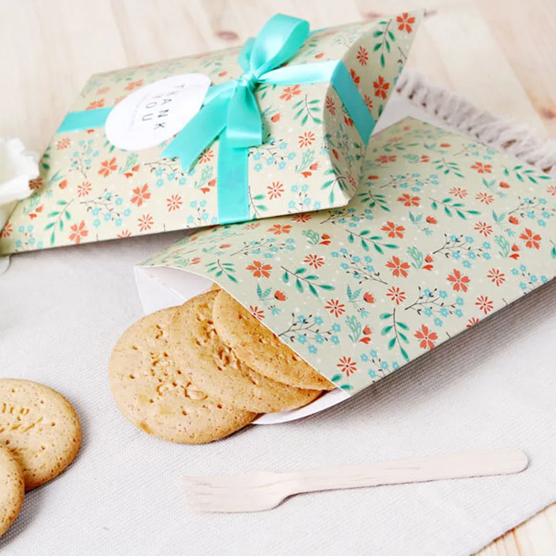 10pcs/lot Floral Print Wedding Candy Pillow Paper Box New Year Party Favors Gifts Packaging Box Christmas Cookies Present Box
10pcs/lot Floral Print Wedding Candy Pillow Paper Box New Year Party Favors Gifts Packaging Box Christmas Cookies Present Box