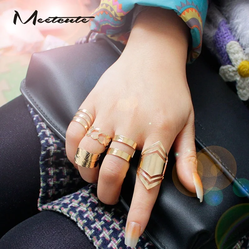 Meetcute 5pcs/ Set New Boho Ring Design Women's Finger Rings Sets Retro Geometry Hollow Out Rings for Women
Meetcute 5pcs/ Set New Boho Ring Design Women's Finger Rings Sets Retro Geometry Hollow Out Rings for Women