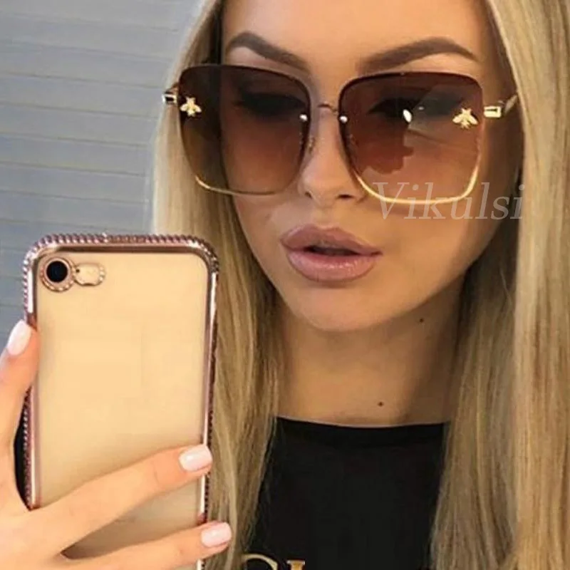 Retro Square Sunglasses Women Brand Designer Bee Metal Frame Oversized Sun Glasses Fashion Female Gradient Shades Oculos UV400
Retro Square Sunglasses Women Brand Designer Bee Metal Frame Oversized Sun Glasses Fashion Female Gradient Shades Oculos UV400