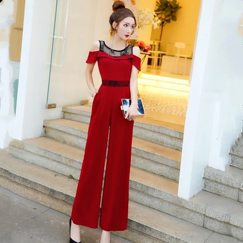 Real high-grade temperament jumpsuit 2019 new European and American fashion show thin lace stitching one-word collar jumpsuit
Real high-grade temperament jumpsuit 2019 new European and American fashion show thin lace stitching one-word collar jumpsuit