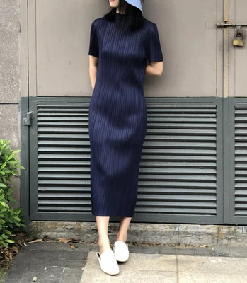 MIYAKE Folds semi high collar dress black short sleeved large size long dress pleated dresses free shipping
MIYAKE Folds semi high collar dress black short sleeved large size long dress pleated dresses free shipping
