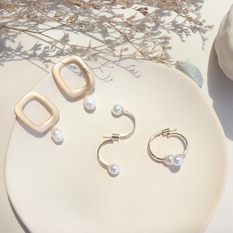 HZ 2019 New Fairy Design Elegant Imitation Matte Pearls Metal Gold Circle Small Stud Earrings for Women Girl Party Gift Holiday
HZ 2019 New Fairy Design Elegant Imitation Matte Pearls Metal Gold Circle Small Stud Earrings for Women Girl Party Gift Holiday