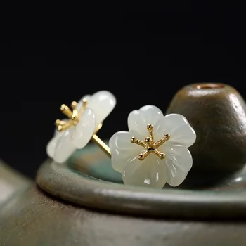 S925 Sterling Silver Gold-Color inlay and white Chalcedony plum female high-end wild earrings Stud earrings wholesale
S925 Sterling Silver Gold-Color inlay and white Chalcedony plum female high-end wild earrings Stud earrings wholesale