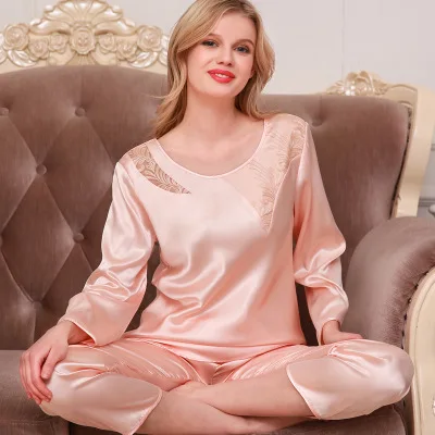 Spring and autumn long sleeve thin silk pajamas ladies fashionable sexy autumn ice silk two pieces of household clothing
Spring and autumn long sleeve thin silk pajamas ladies fashionable sexy autumn ice silk two pieces of household clothing