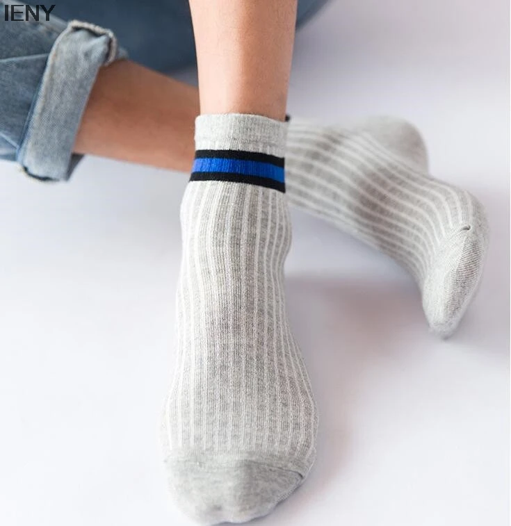 IENY Men's new combed cotton tube socks vertical stripes hit color socks mouth cotton solid color wild men's socks
IENY Men's new combed cotton tube socks vertical stripes hit color socks mouth cotton solid color wild men's socks