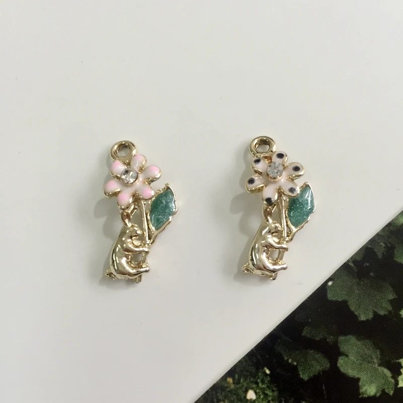 22*11MM 30Pcs/Pack Rabbit & Flower Shape Glass Rhinestone KC Gold Color Alloy Charms Jewelry Pendants
22*11MM 30Pcs/Pack Rabbit & Flower Shape Glass Rhinestone KC Gold Color Alloy Charms Jewelry Pendants